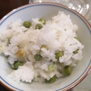 かつおダシの香りが良い♪たっぷりお豆ご飯